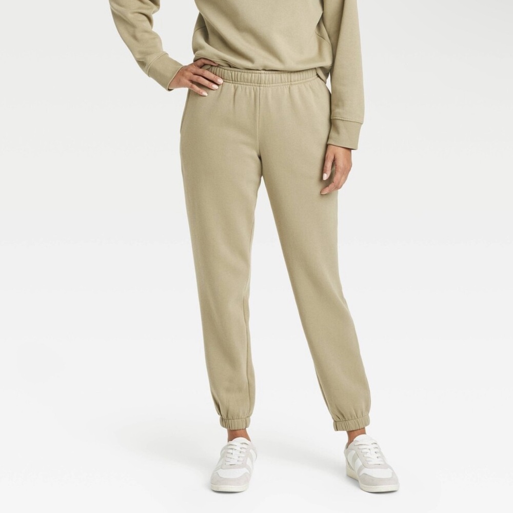 Universal Thread Women's Mid-Rise
Jogger Sweatpants Leisure Studio Green S